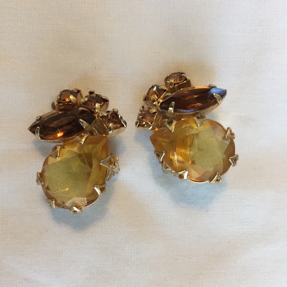 Vintage Jewelry - VTG Beautiful Amber Tone Clip On Earrings